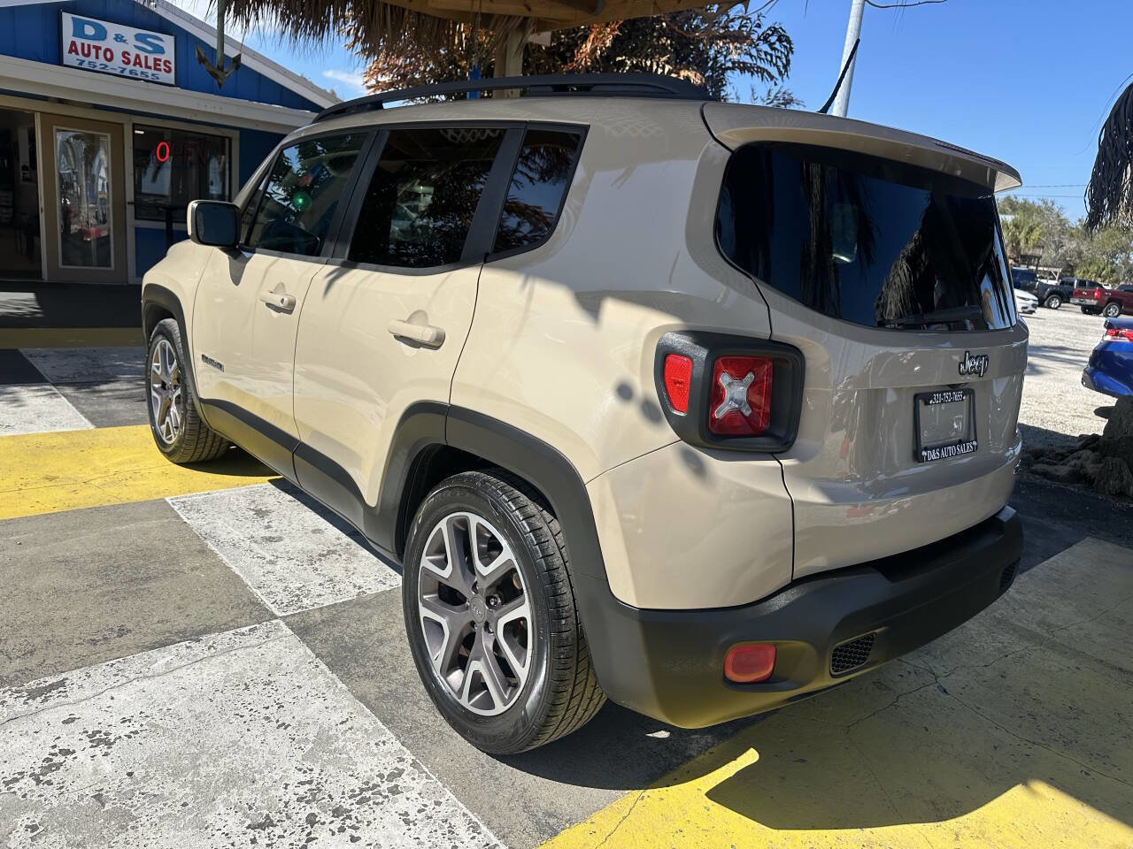Used 2015 Jeep Renegade Latitude image 7