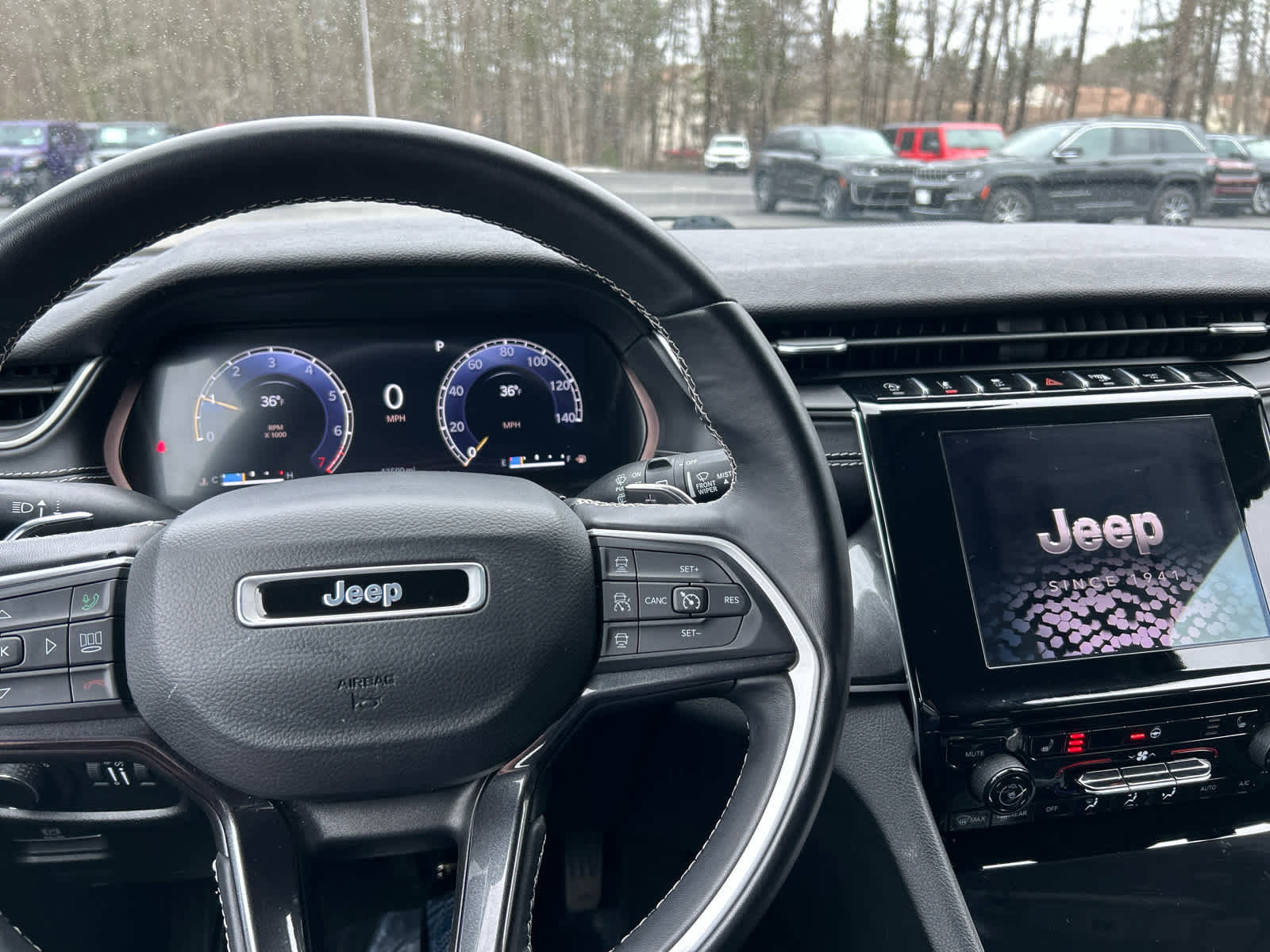 Used 2022 Jeep Grand Cherokee Laredo w/ Luxury Tech Group I image 23