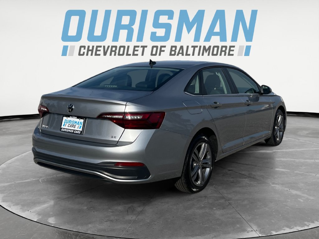 Used 2024 Volkswagen Jetta SE FWD image 6