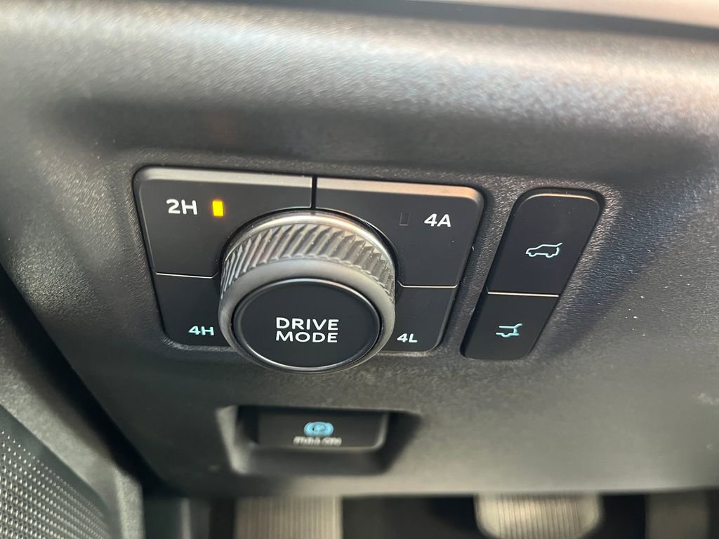 Used 2025 Ford Expedition Active image 18