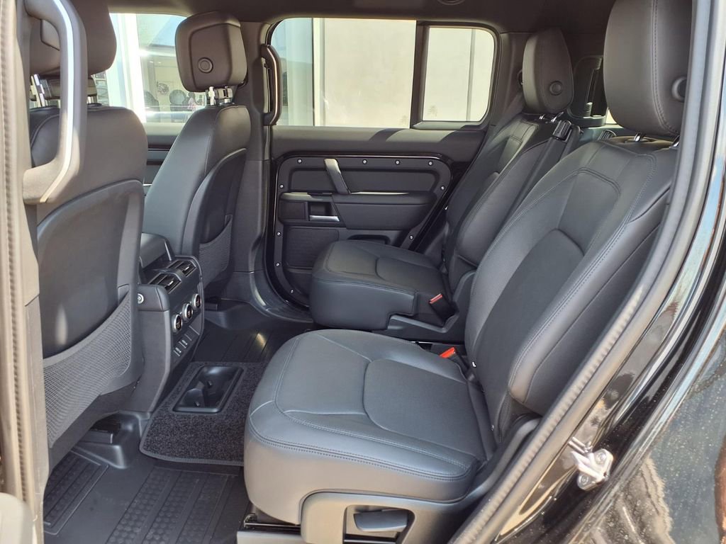 New 2026 Land Rover Defender 130 X-Dynamic SE AWD/4WD image 8