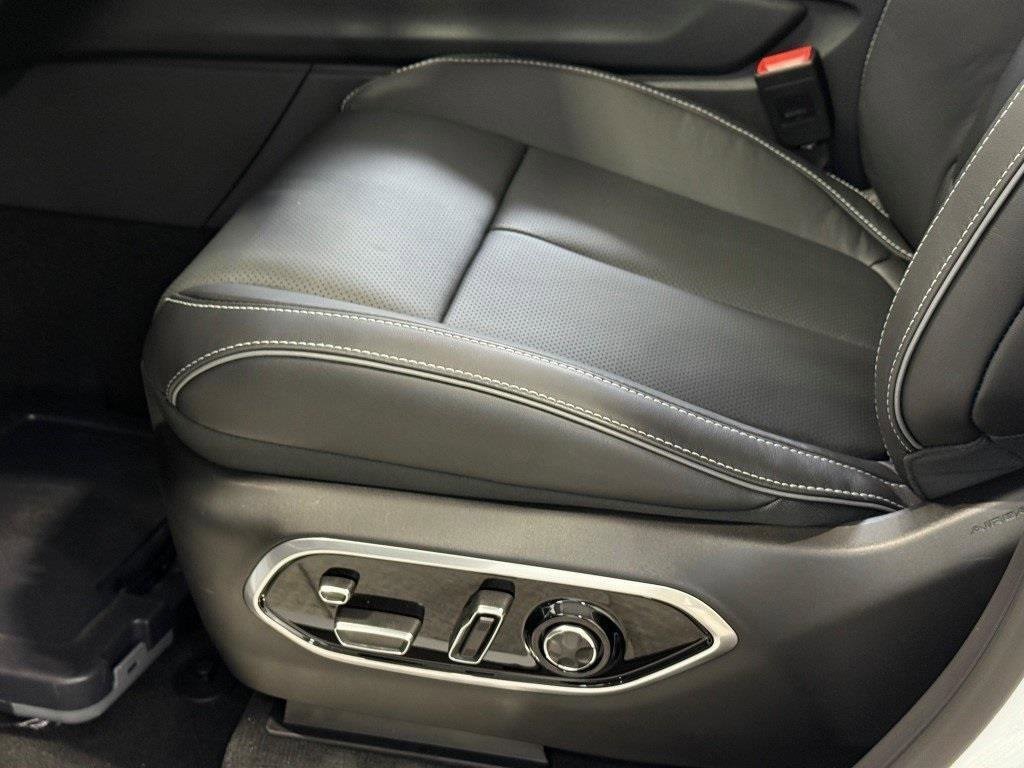 New 2025 Jeep Grand Cherokee Overland w/ Adv Protech Group III image 21