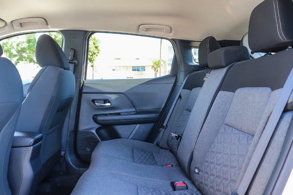 Used 2025 Nissan Kicks SV AWD/4WD image 18