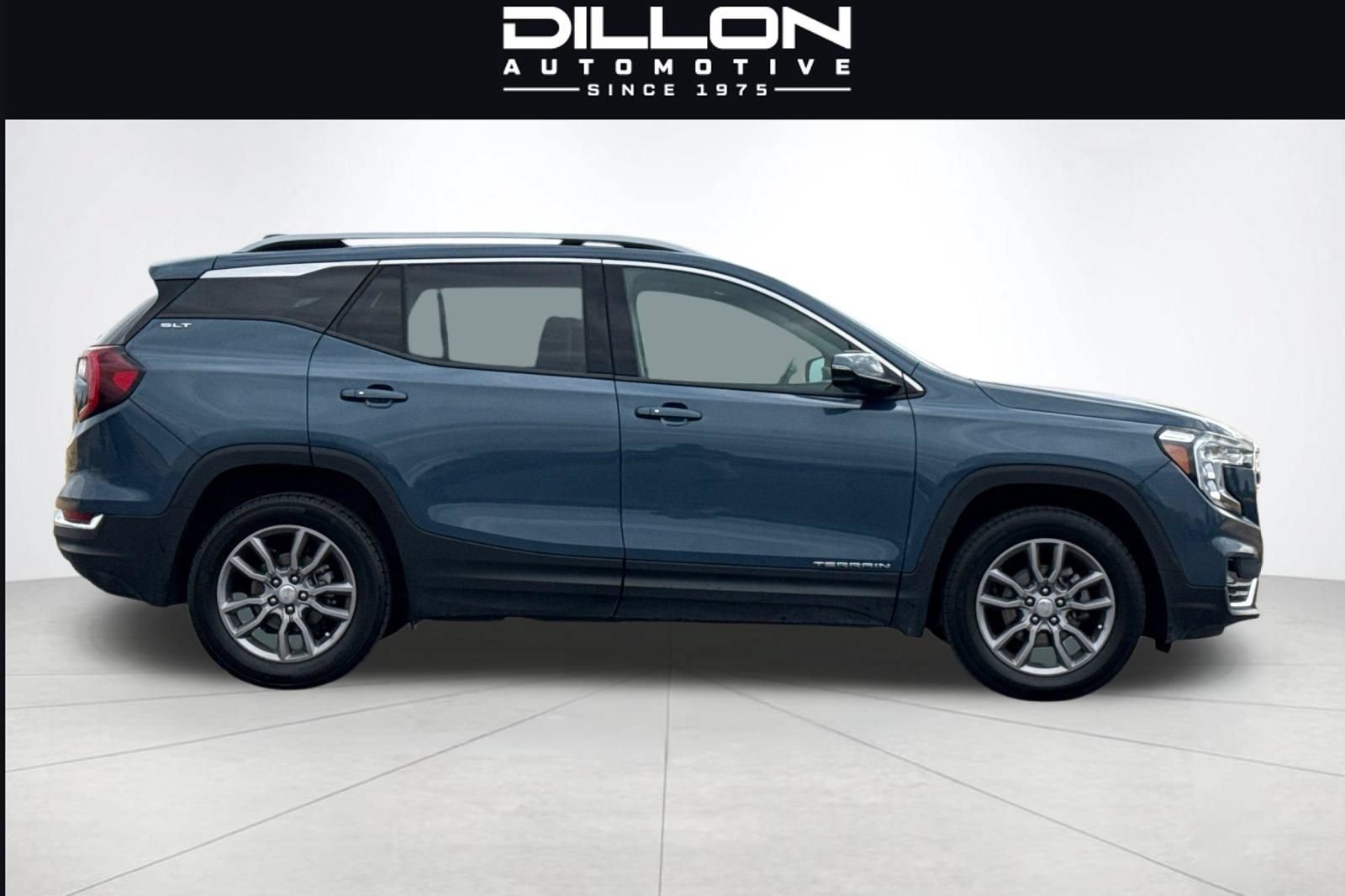 Used 2024 GMC Terrain SLT AWD/4WD image 3