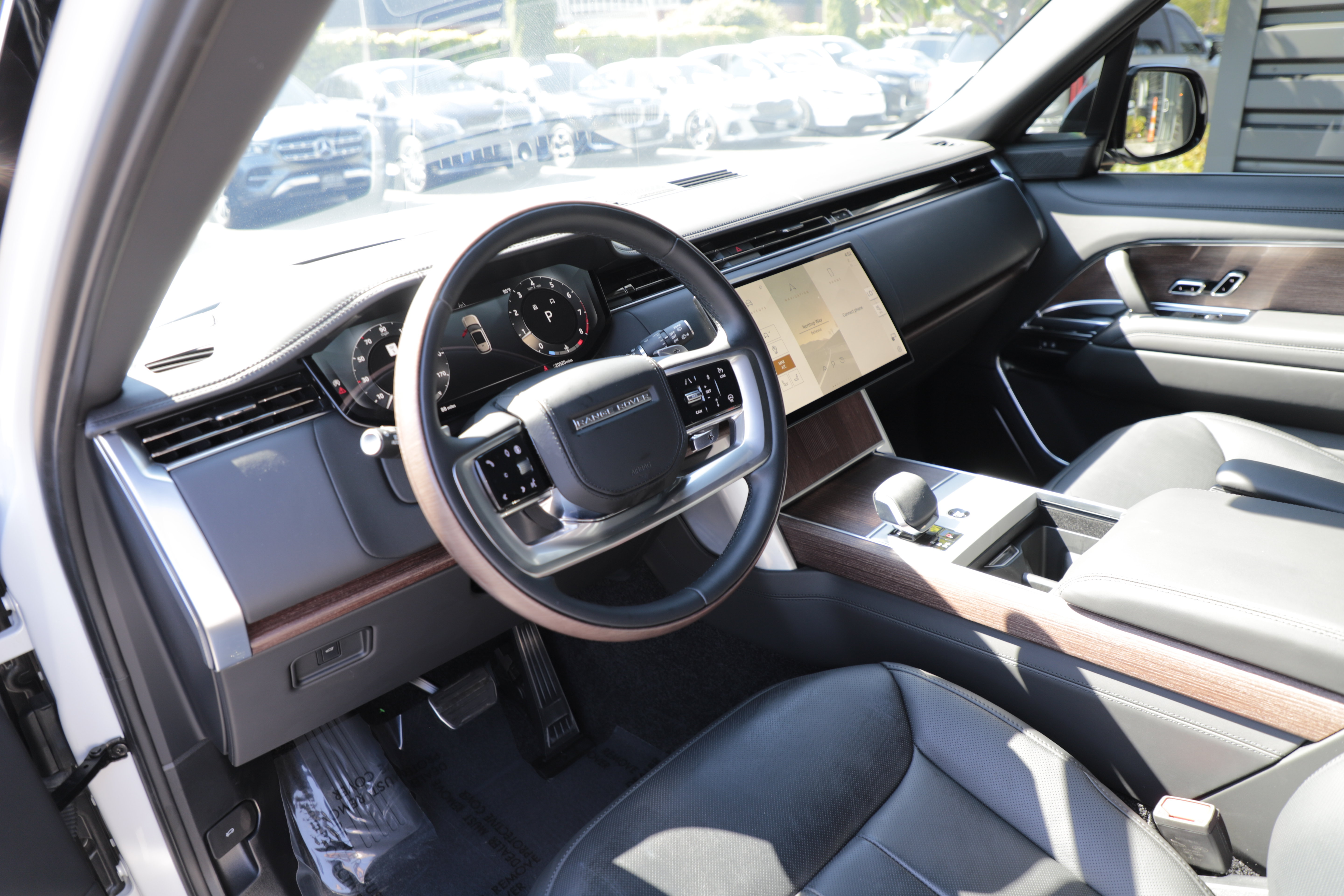 Certified 2024 Land Rover Range Rover Autobiography AWD/4WD image 18