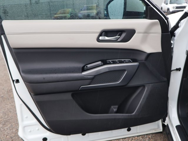 Used 2024 Nissan Pathfinder SL image 10