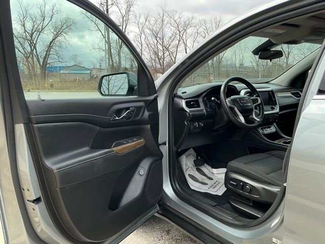 Used 2023 GMC Acadia SLE w/ Driver Convenience Package image 15