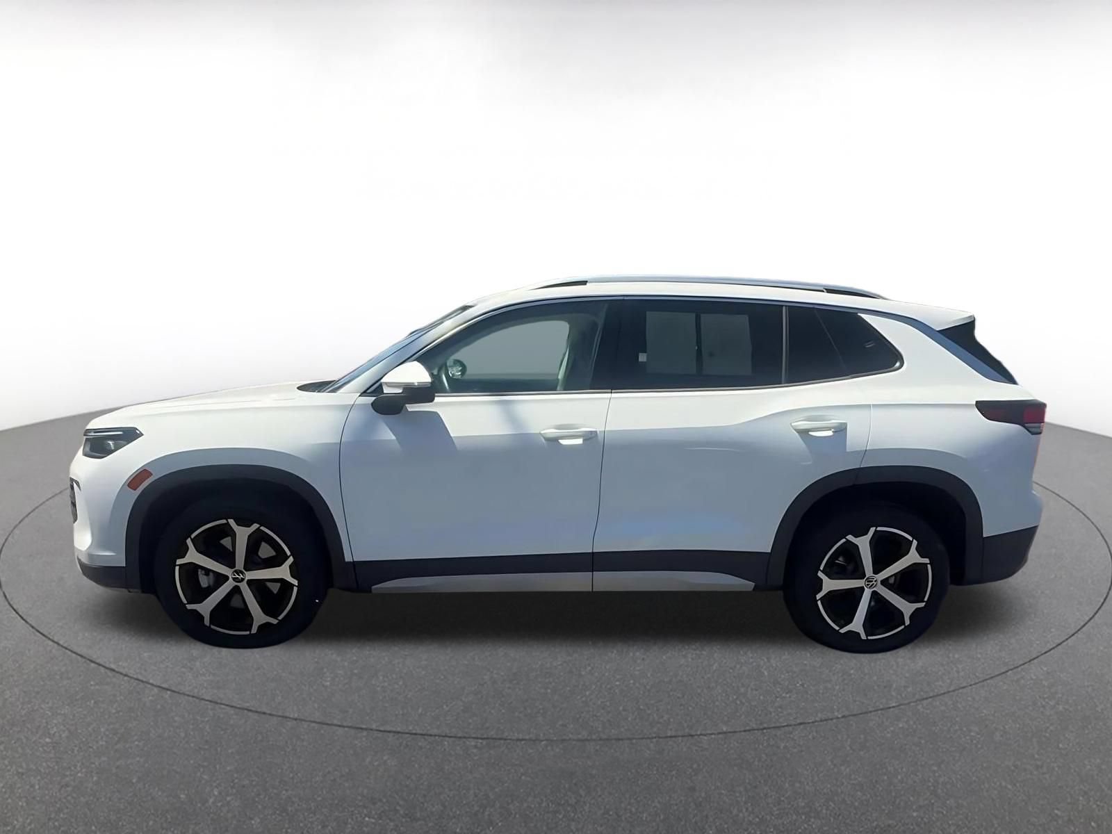 Used 2026 Volkswagen Tiguan SE AWD/4WD image 8