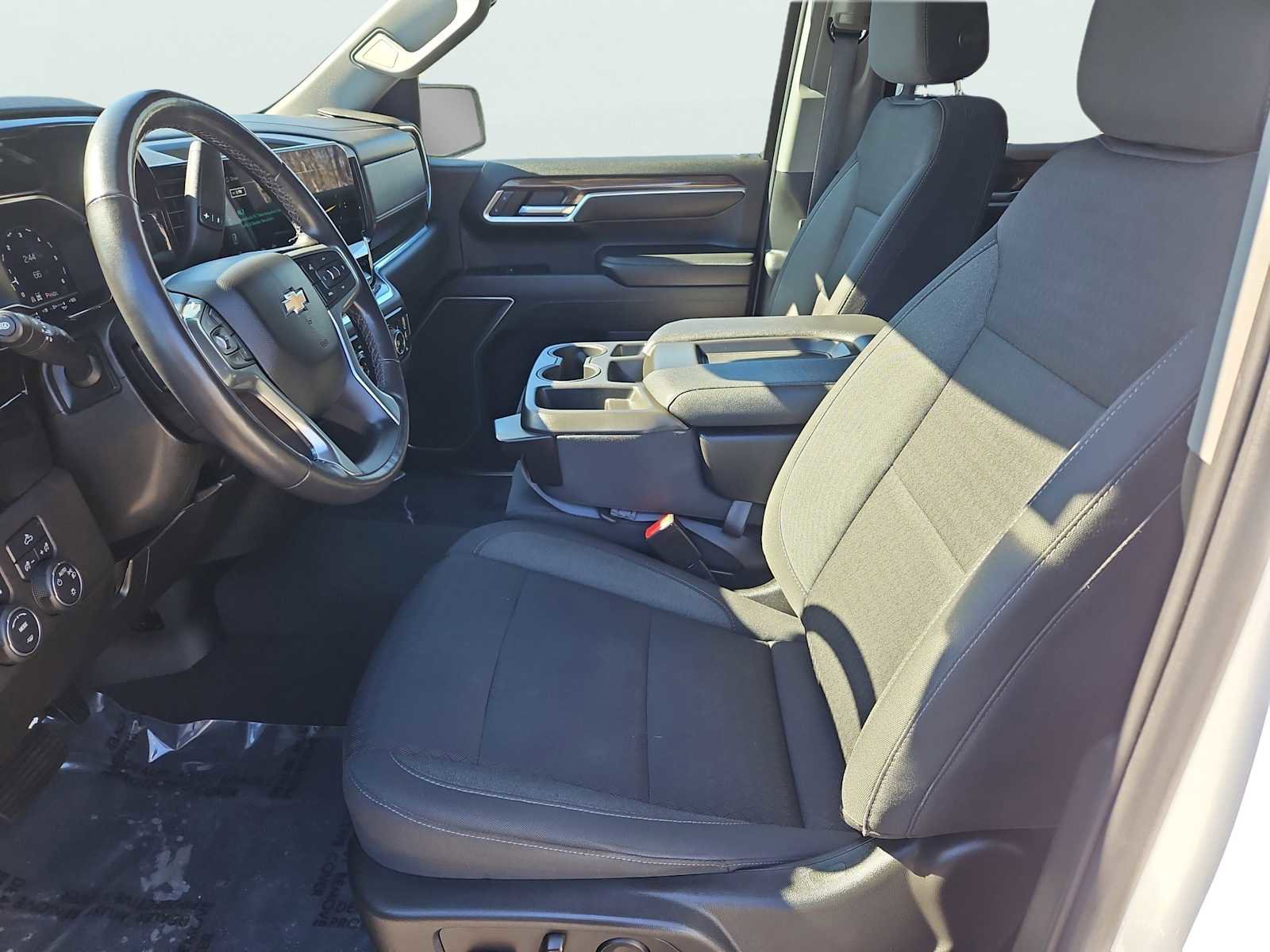 Used 2022 Chevrolet Silverado 1500 LT AWD/4WD image 32