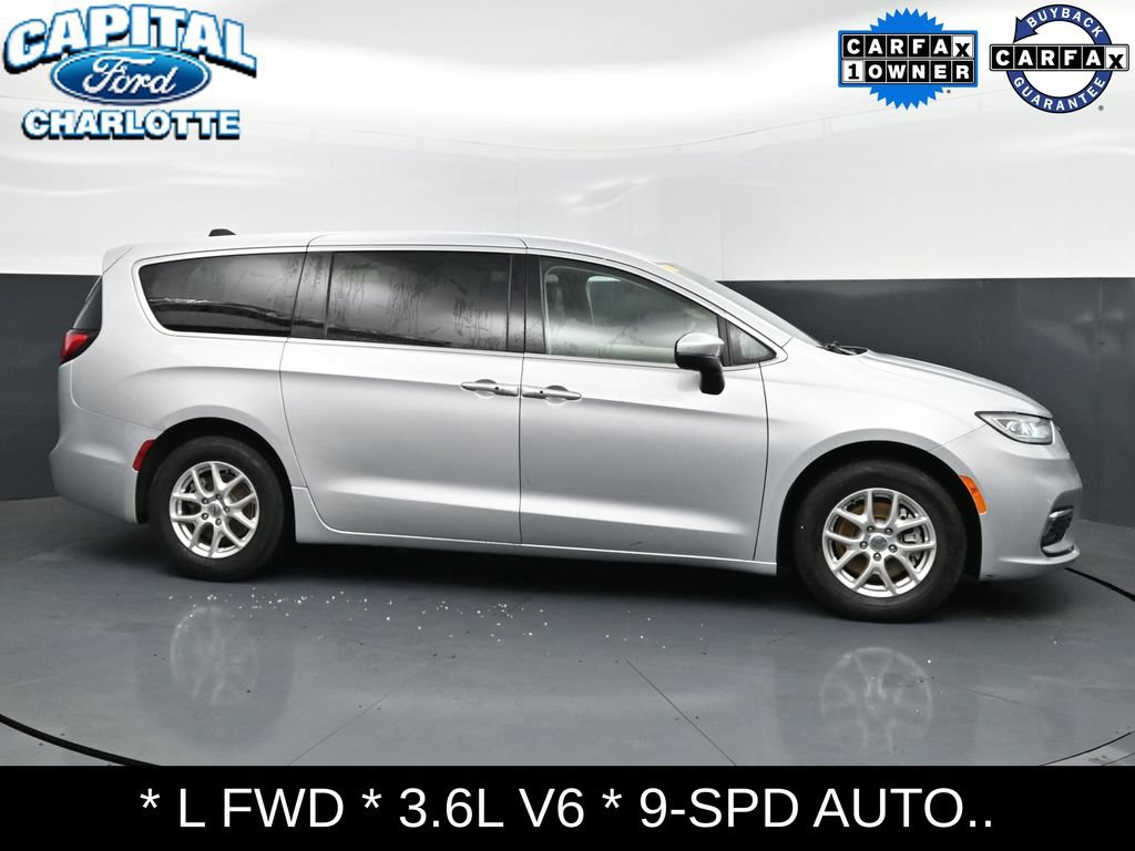 Used 2023 Chrysler Pacifica Touring-L FWD image 26
