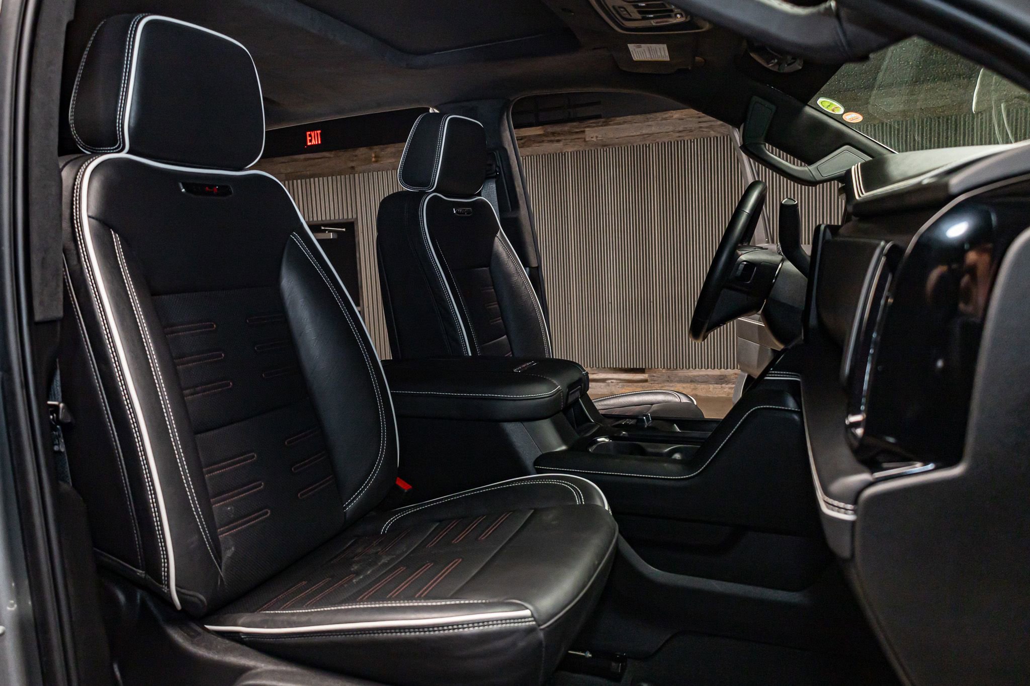 Used 2025 GMC Sierra 2500 AT4X image 28