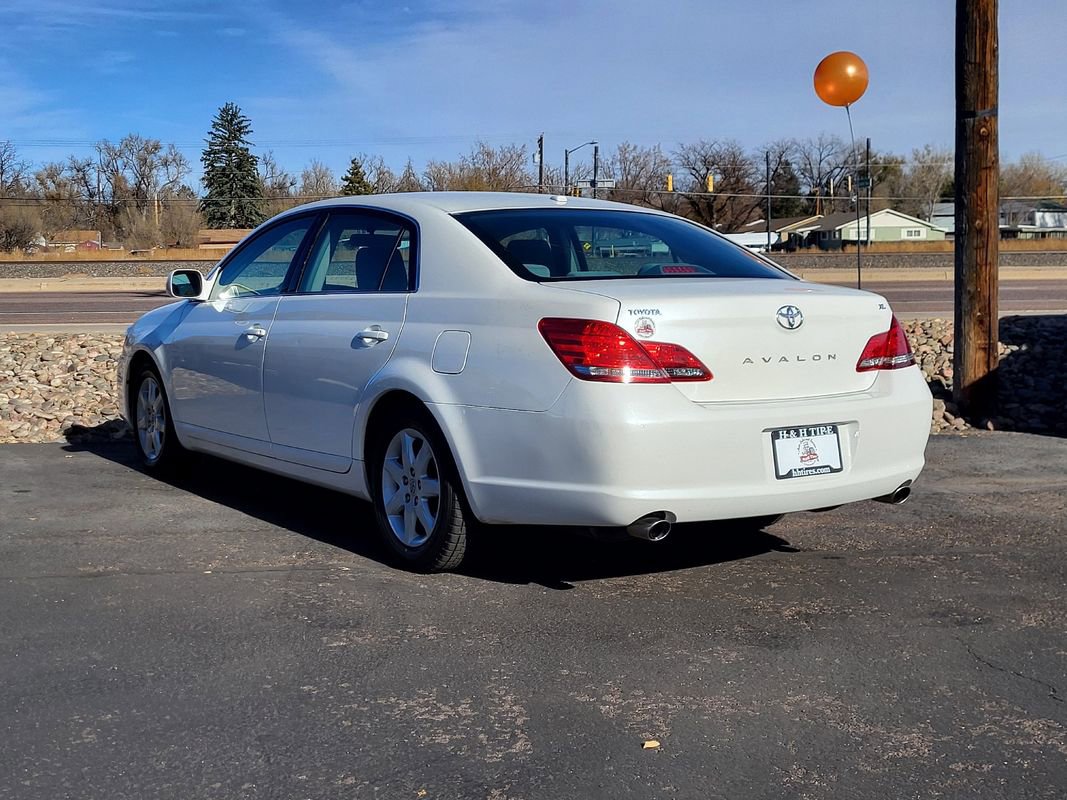Used 2009 Toyota Avalon Limited image 3