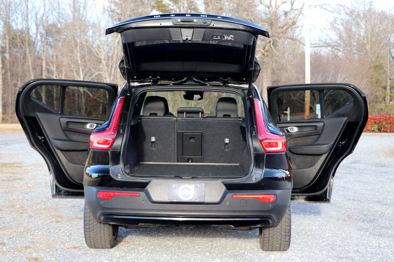 Used 2022 Volvo XC40 P8 Recharge Plus image 8