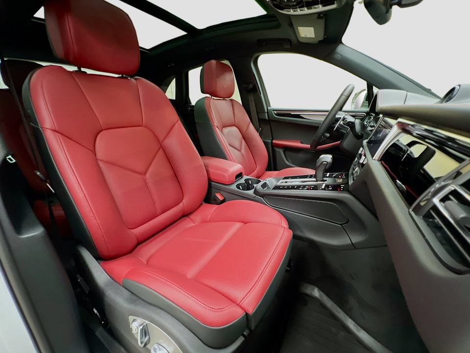New 2026 Porsche Macan Turbo AWD/4WD image 30