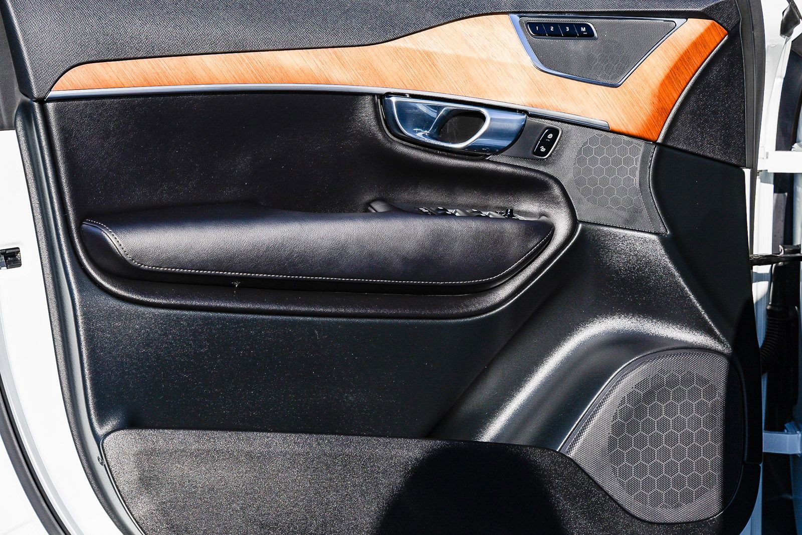 Used 2023 Volvo XC90 T8 Plus image 21