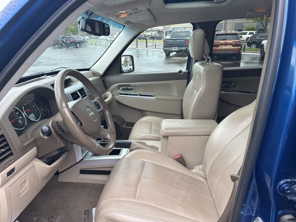 Used 2010 Jeep Liberty Limited w/ Comfort/Convenience Group AWD/4WD image 13