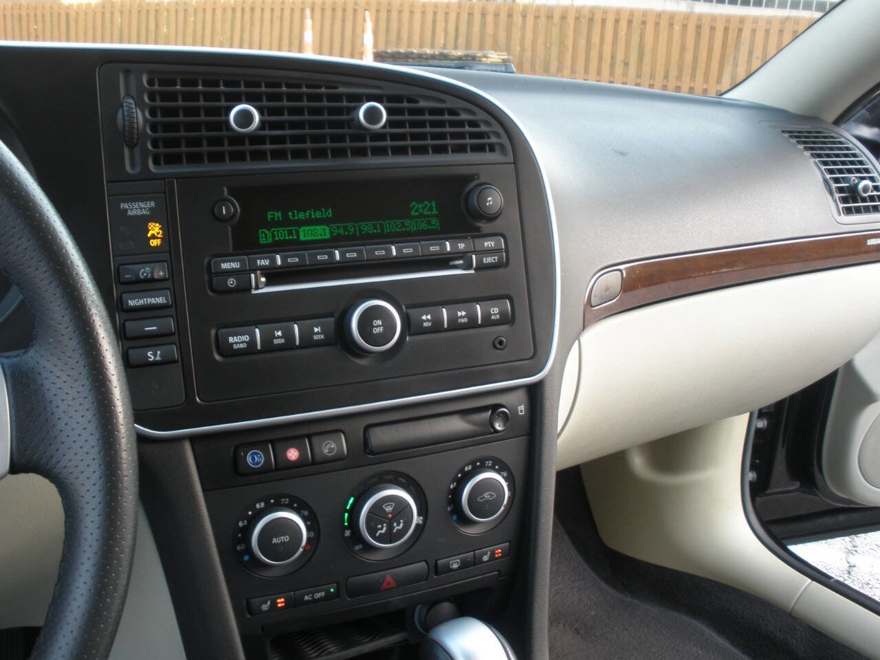 Used 2008 Saab 9-3 2.0T w/ Moonroof Package image 40