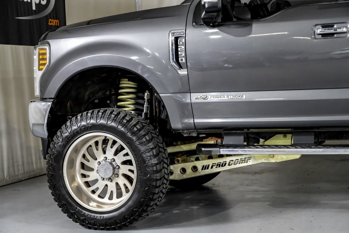 Used 2019 Ford F250 Lariat w/ Lariat Ultimate Package AWD/4WD image 12