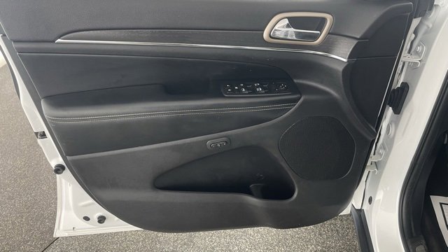 Used 2017 Jeep Grand Cherokee Limited image 34