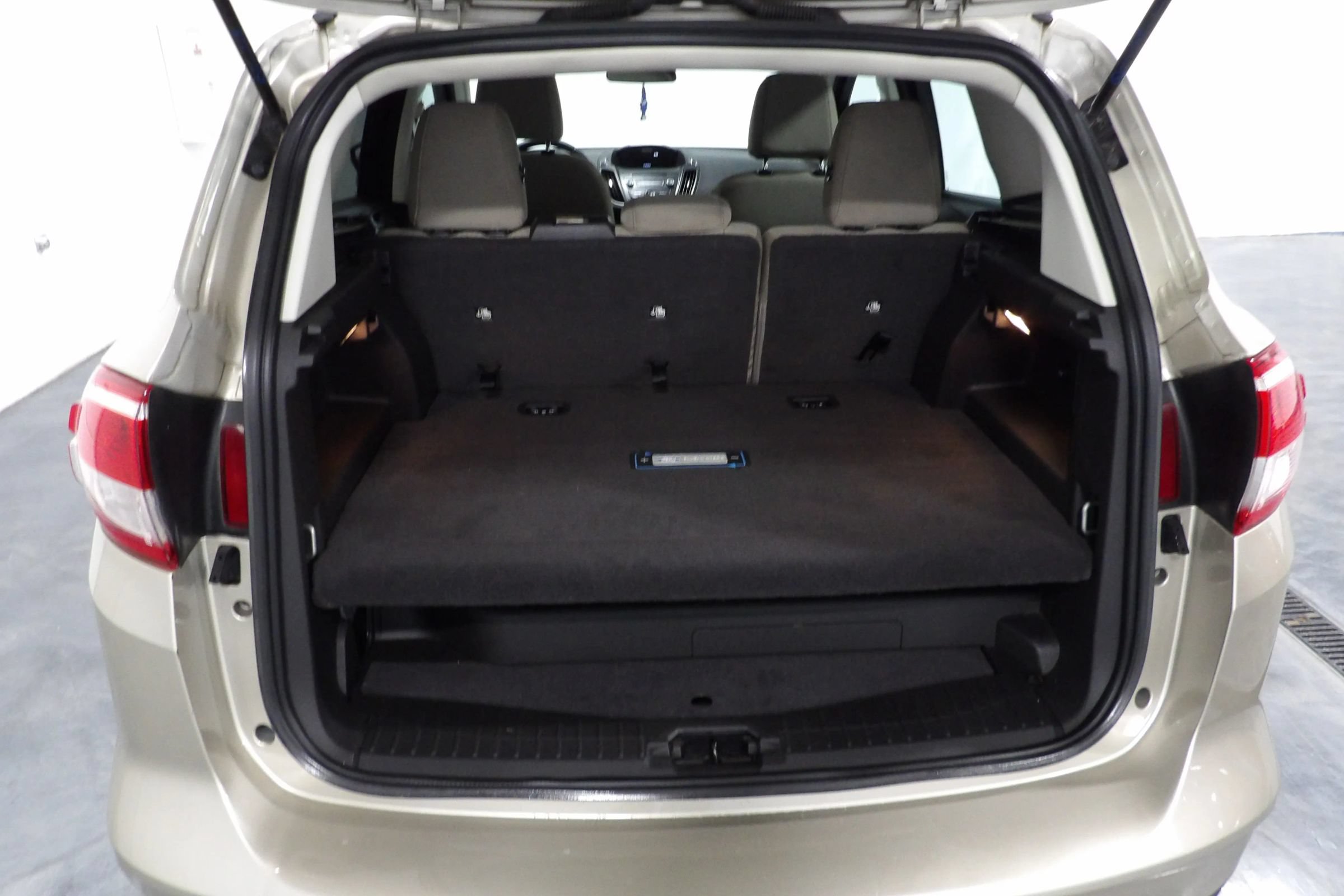 Used 2017 Ford C-MAX Energi SE FWD image 7