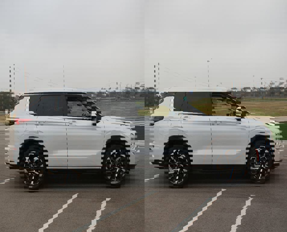 Used 2024 Mitsubishi Outlander SE image 22