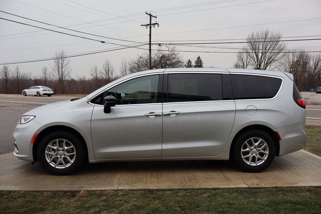 New 2026 Chrysler Pacifica Select FWD image 28