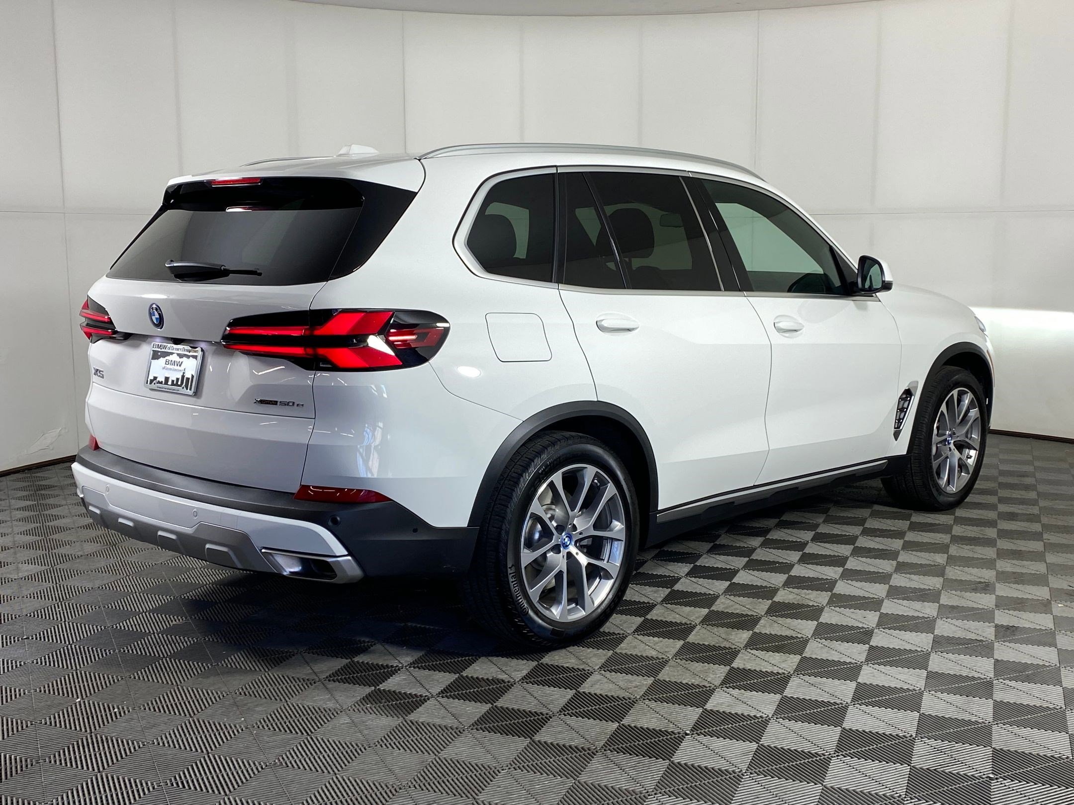 Used 2025 BMW X5 xDrive50e w/ Premium Package image 9