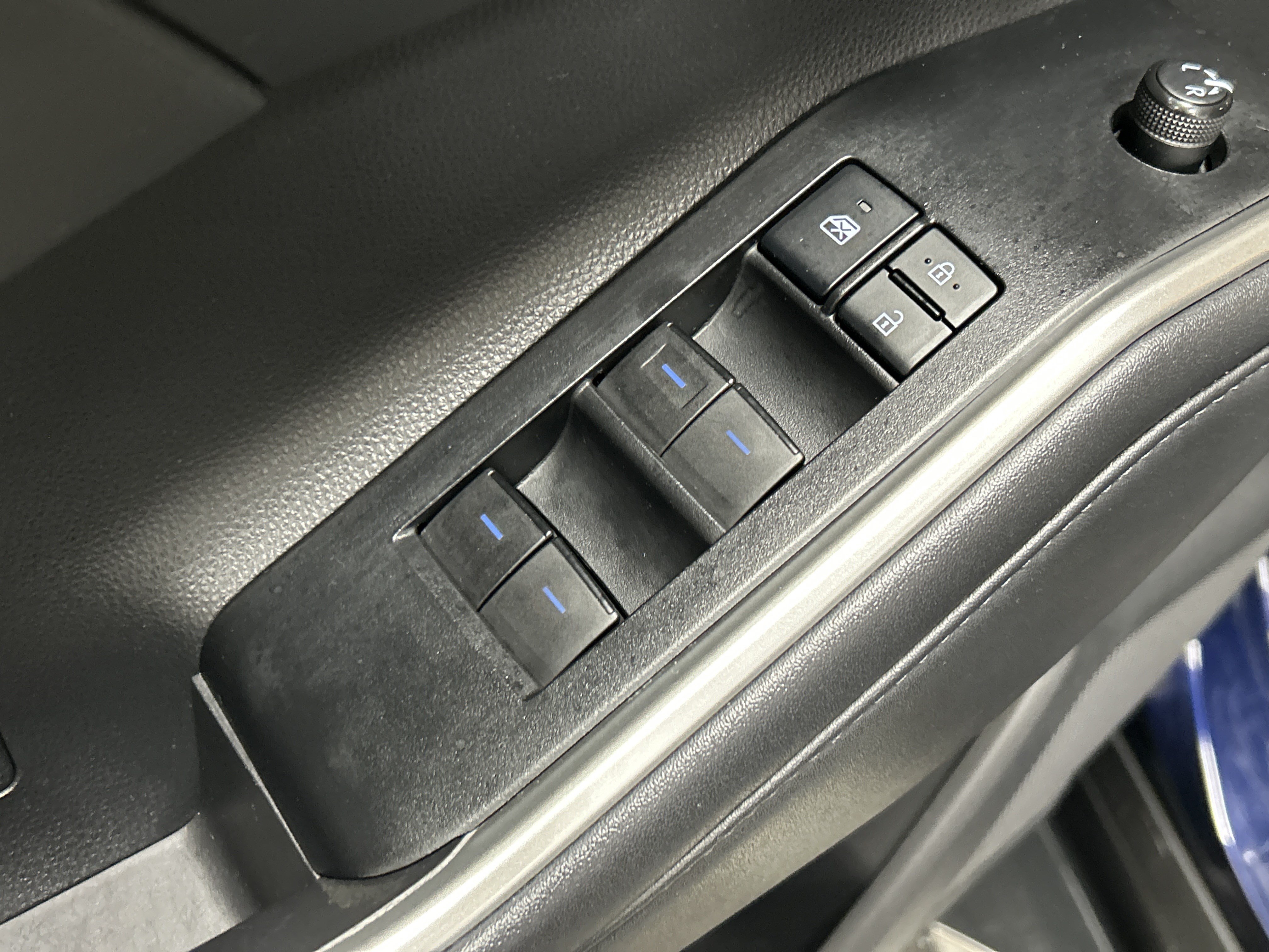 Used 2021 Toyota Highlander XSE FWD image 16