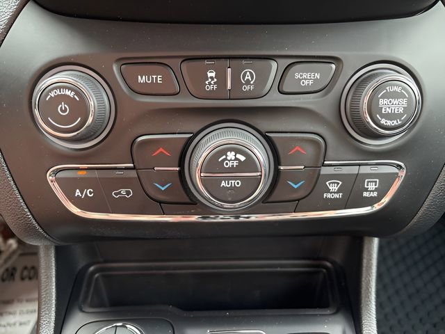 Used 2022 Jeep Cherokee Trailhawk w/ Trailer Tow Group AWD/4WD image 14