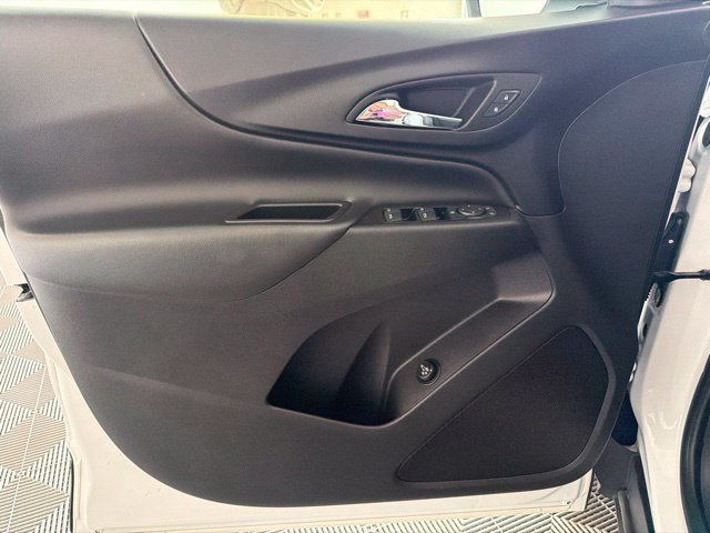 Used 2024 Chevrolet Equinox LT FWD image 14
