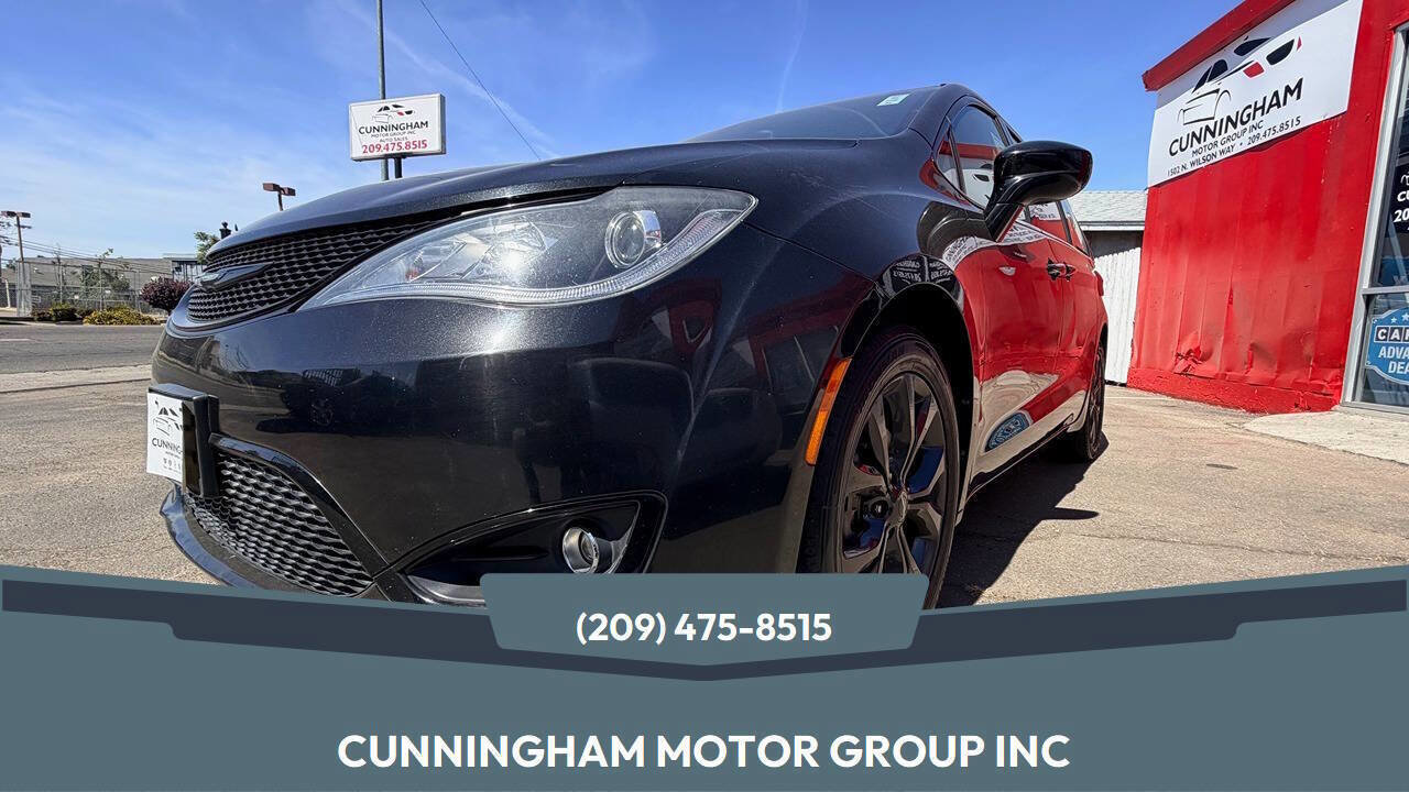 Used 2018 Chrysler Pacifica Touring Plus w/ S Appearance Package image 1