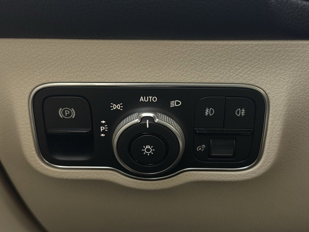 Used 2025 Mercedes-Benz GLB 250 4MATIC image 19