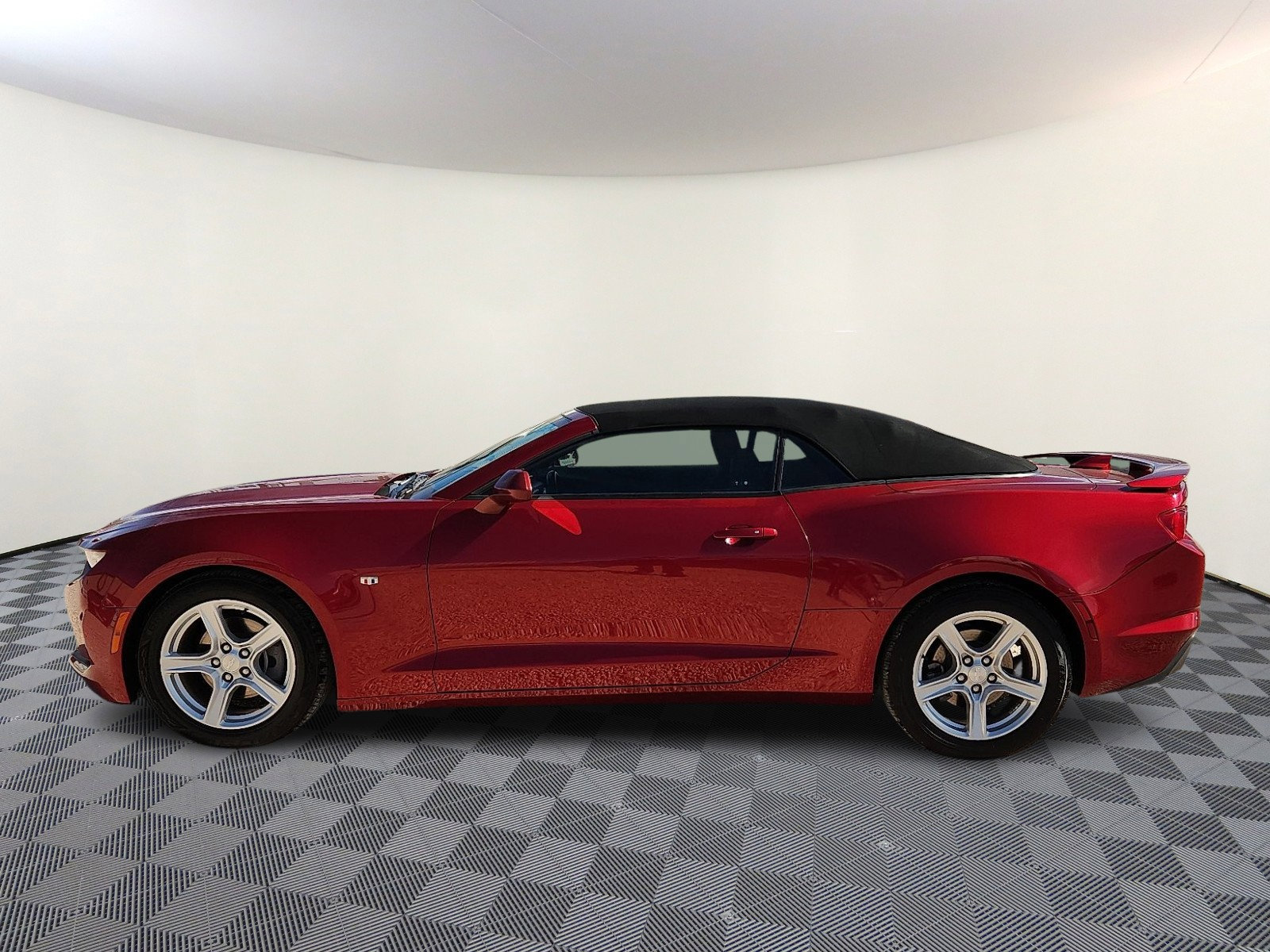 Used 2023 Chevrolet Camaro LT RWD image 2