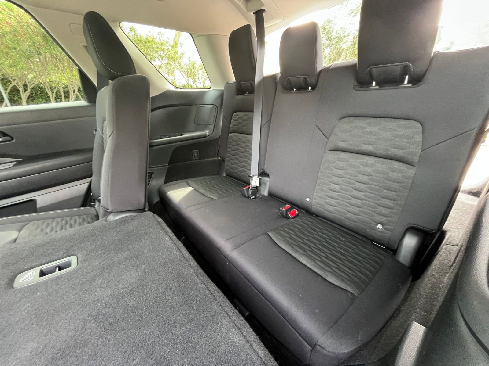 Used 2025 Nissan Pathfinder SV image 31