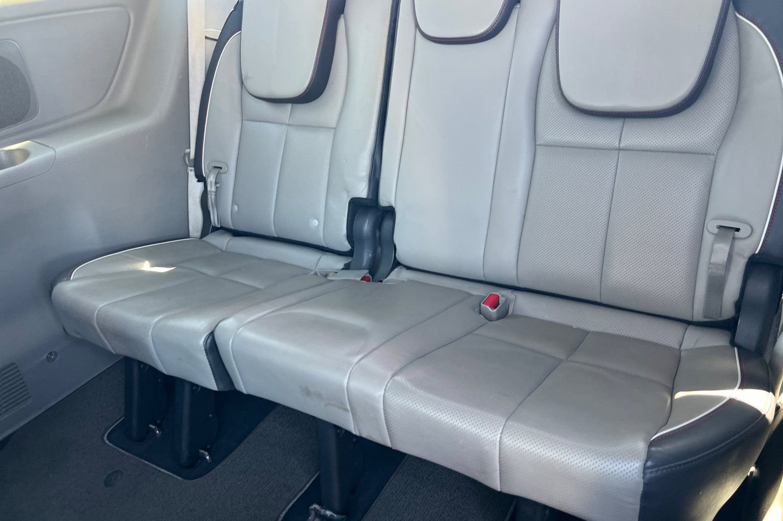 Used 2017 Kia Sedona LX w/ LX Essentials Premium Package image 12