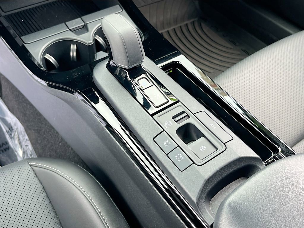 Used 2025 Toyota Prius XLE FWD image 16