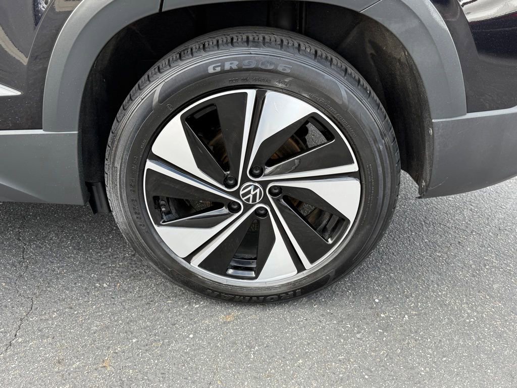 Used 2024 Volkswagen Taos SE image 9