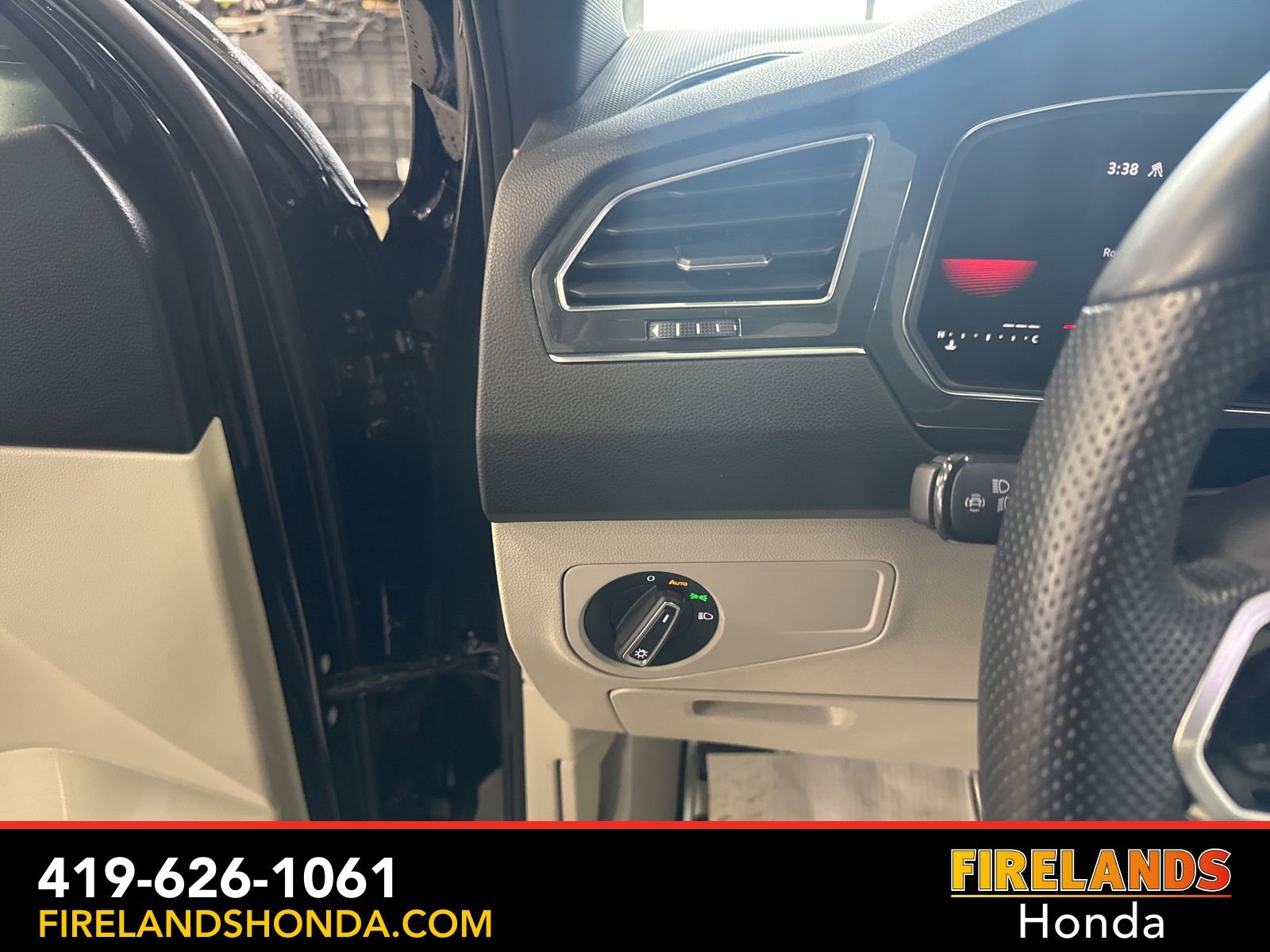 Used 2023 Volkswagen Tiguan SE R-Line image 15