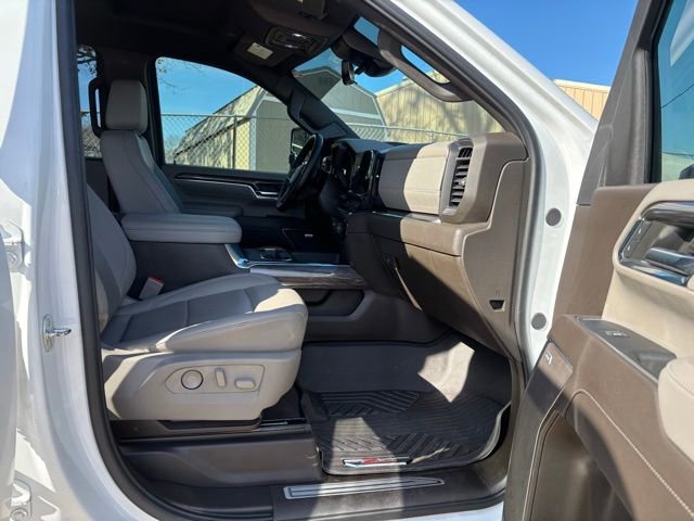 Used 2024 Chevrolet Silverado 2500 LTZ w/ LTZ Convenience Package image 8