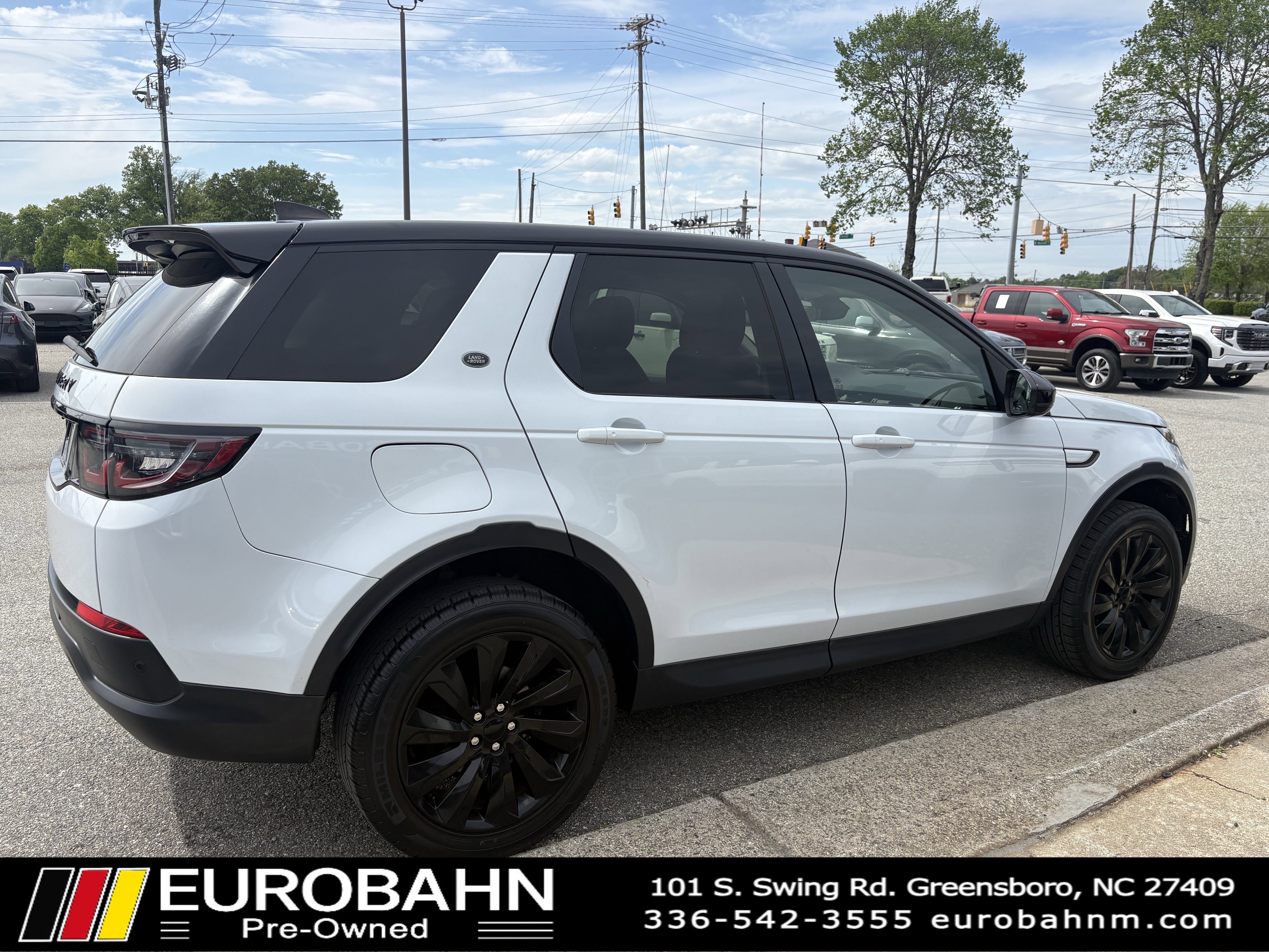 Used 2020 Land Rover Discovery Sport SE image 28