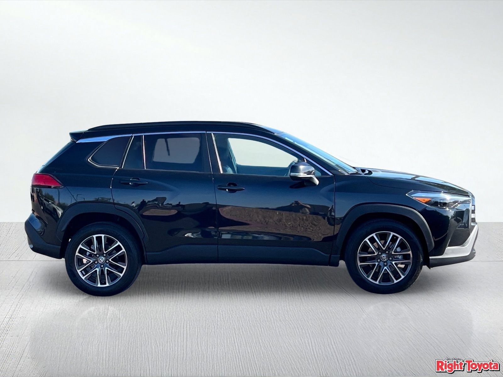Certified 2026 Toyota Corolla Cross XLE FWD image 8