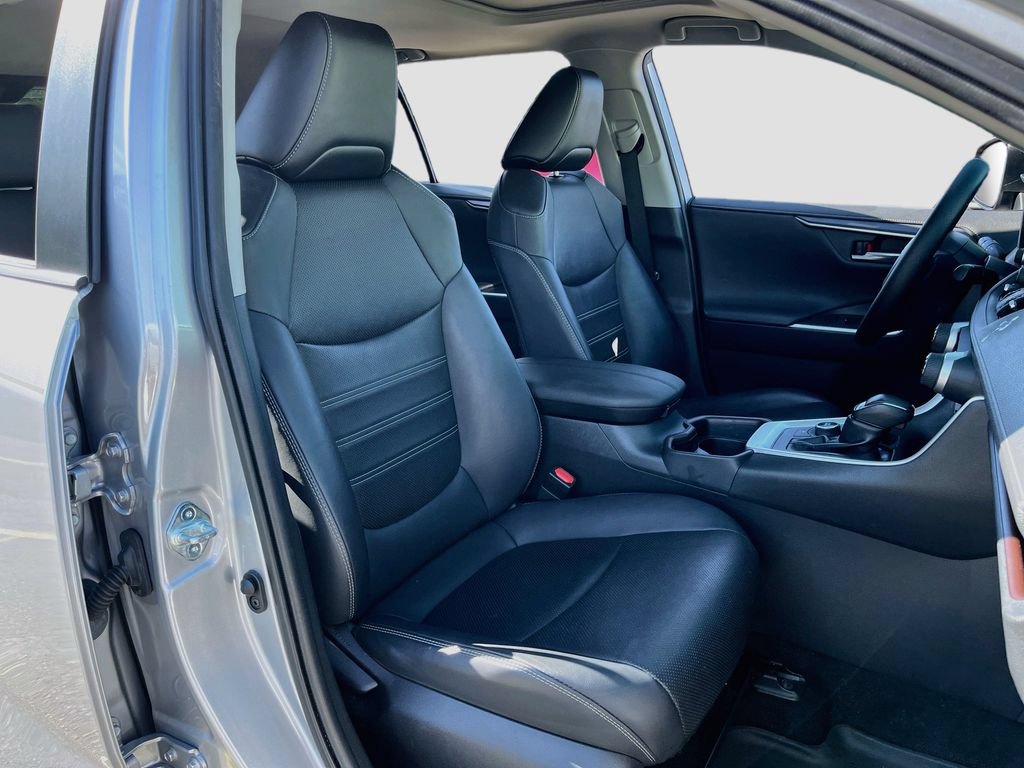 Used 2020 Toyota RAV4 Limited w/ Limited Grade Weather Package AWD/4WD image 28