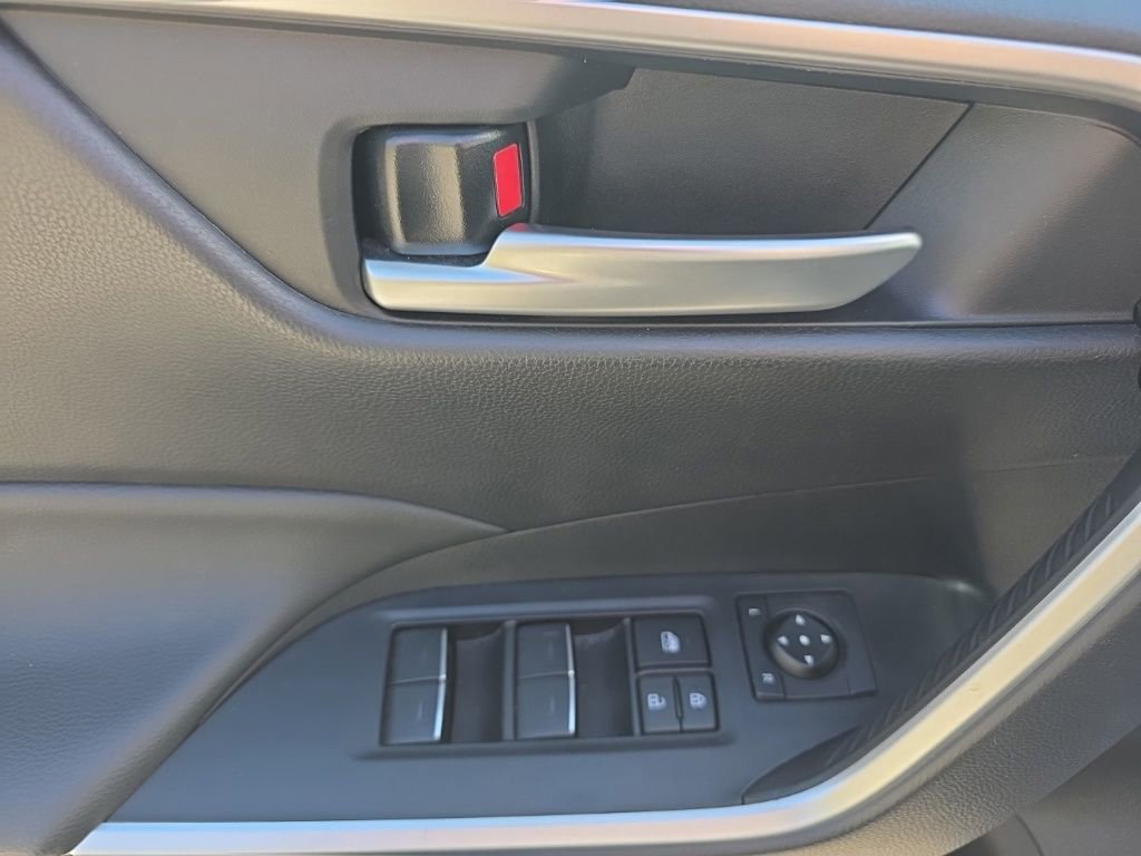 Used 2025 Toyota RAV4 XLE image 21