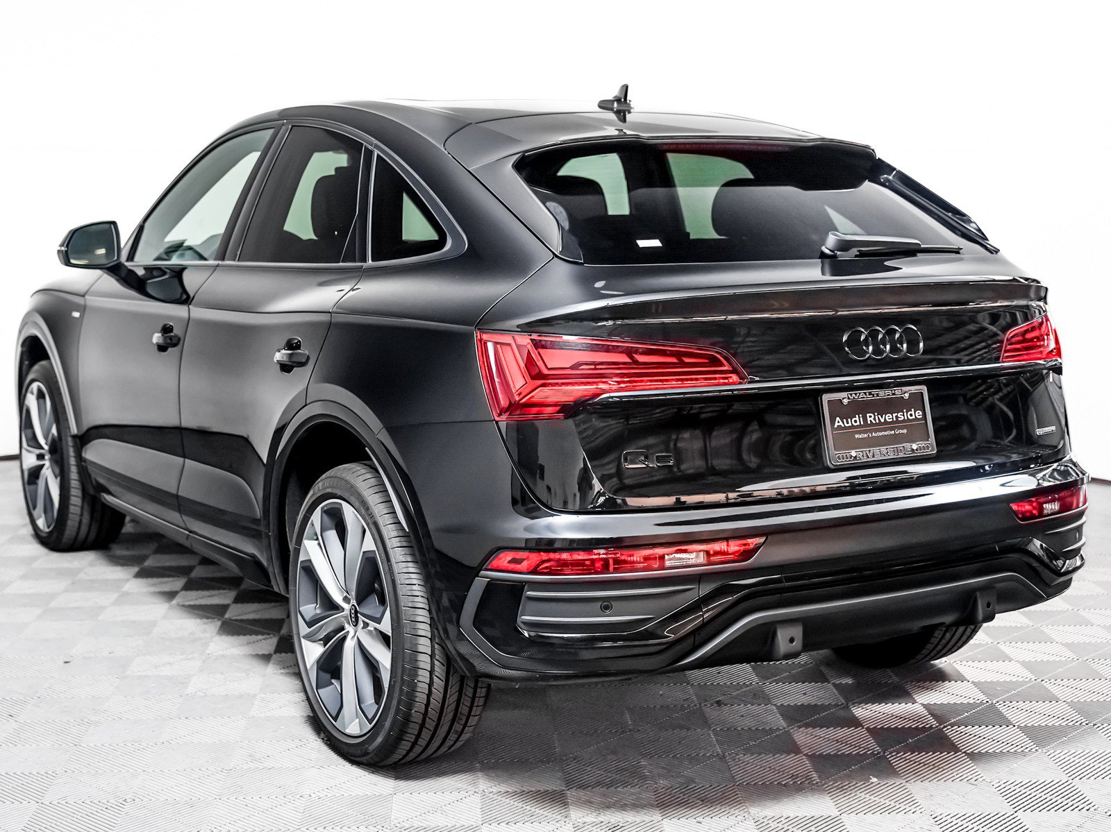 Certified 2023 Audi Q5 2.0T Premium Plus w/ Premium Plus Package AWD/4WD image 2