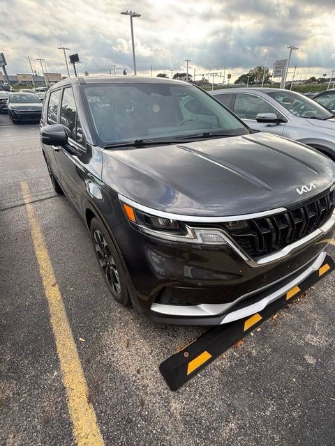 Used 2024 Kia Carnival EX FWD image 14