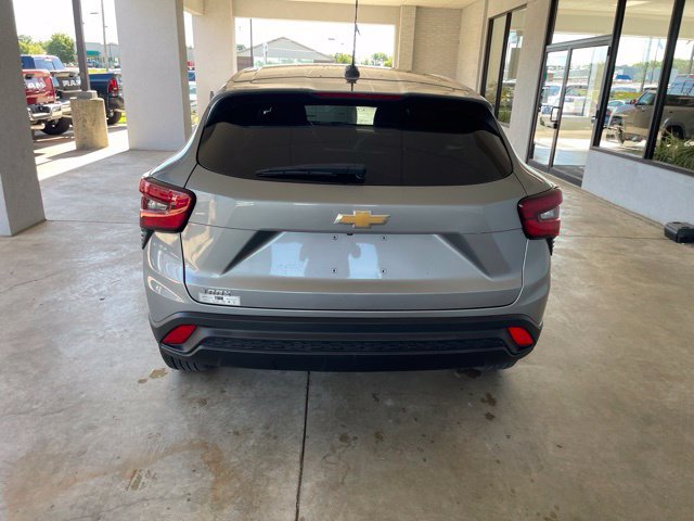 Used 2024 Chevrolet Trax LS w/ LS Convenience Package FWD image 4