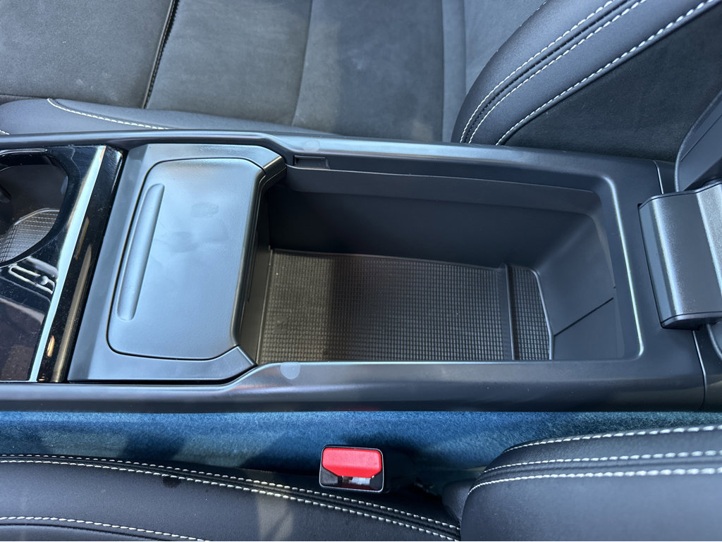 Used 2023 Volvo XC40 Recharge Plus image 29