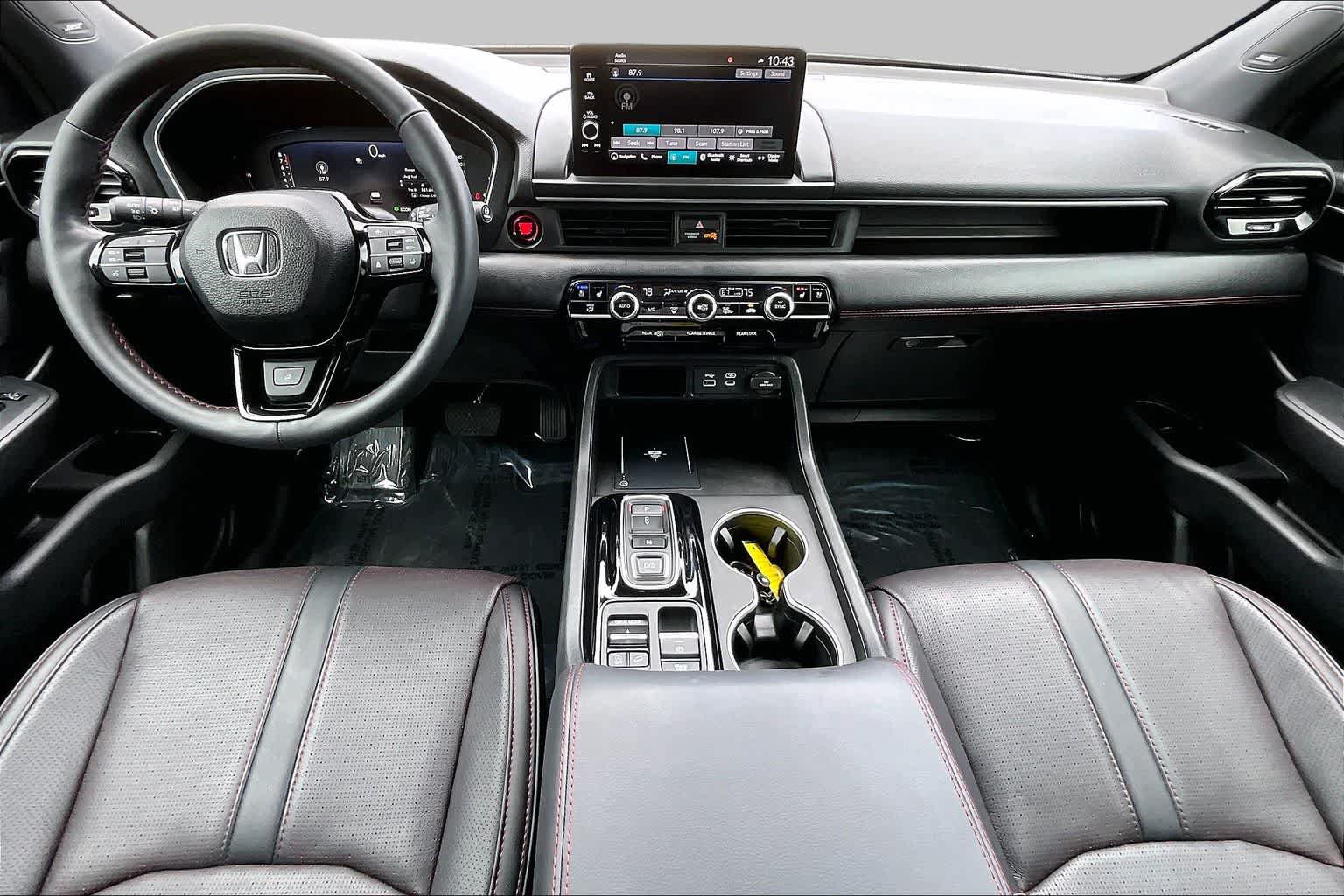 Used 2025 Honda Pilot Black Edition image 16