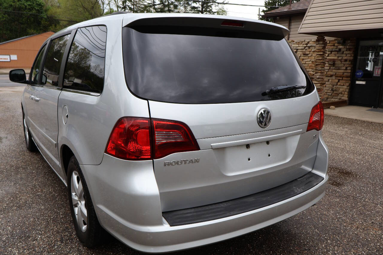 Used 2011 Volkswagen Routan SE FWD image 8