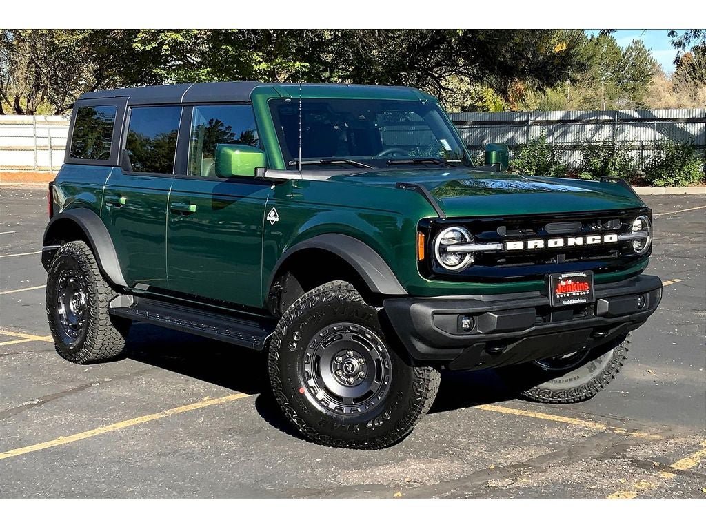 New 2025 Ford Bronco Outer Banks w/ Sasquatch Package AWD/4WD image 2